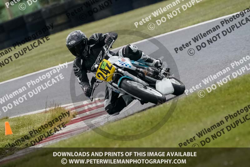 cadwell no limits trackday;cadwell park;cadwell park photographs;cadwell trackday photographs;enduro digital images;event digital images;eventdigitalimages;no limits trackdays;peter wileman photography;racing digital images;trackday digital images;trackday photos